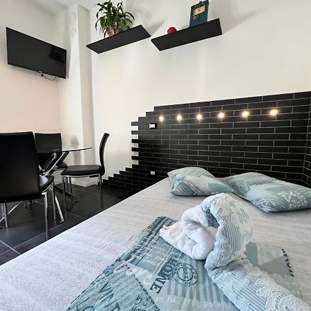Apartamento Blaxej, Nel Cuore Di Verona, Moderno Ed Elegante, 4 Posti Letto, Wi-Fi, Self Check In Exterior foto