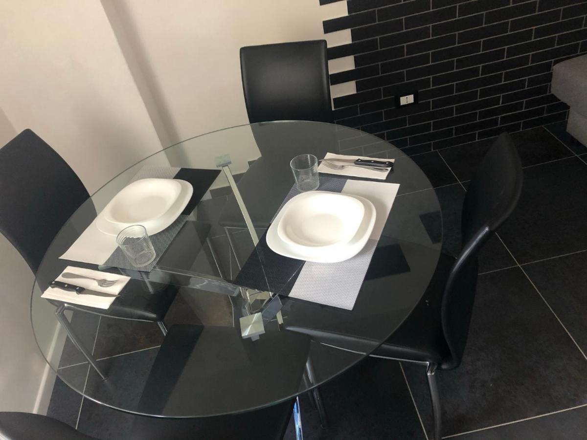Apartamento Blaxej, Nel Cuore Di Verona, Moderno Ed Elegante, 4 Posti Letto, Wi-Fi, Self Check In Exterior foto