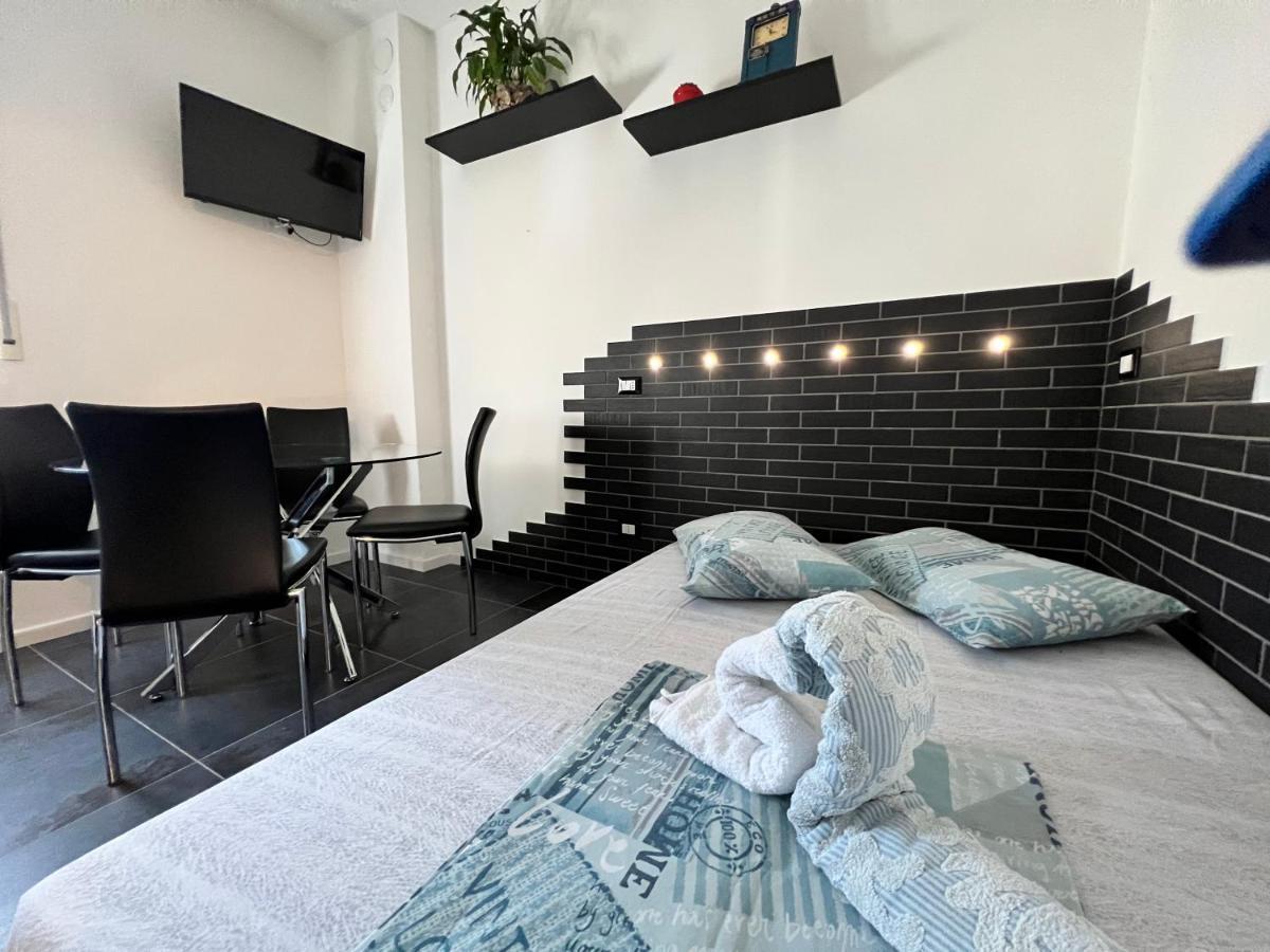 Apartamento Blaxej, Nel Cuore Di Verona, Moderno Ed Elegante, 4 Posti Letto, Wi-Fi, Self Check In Exterior foto